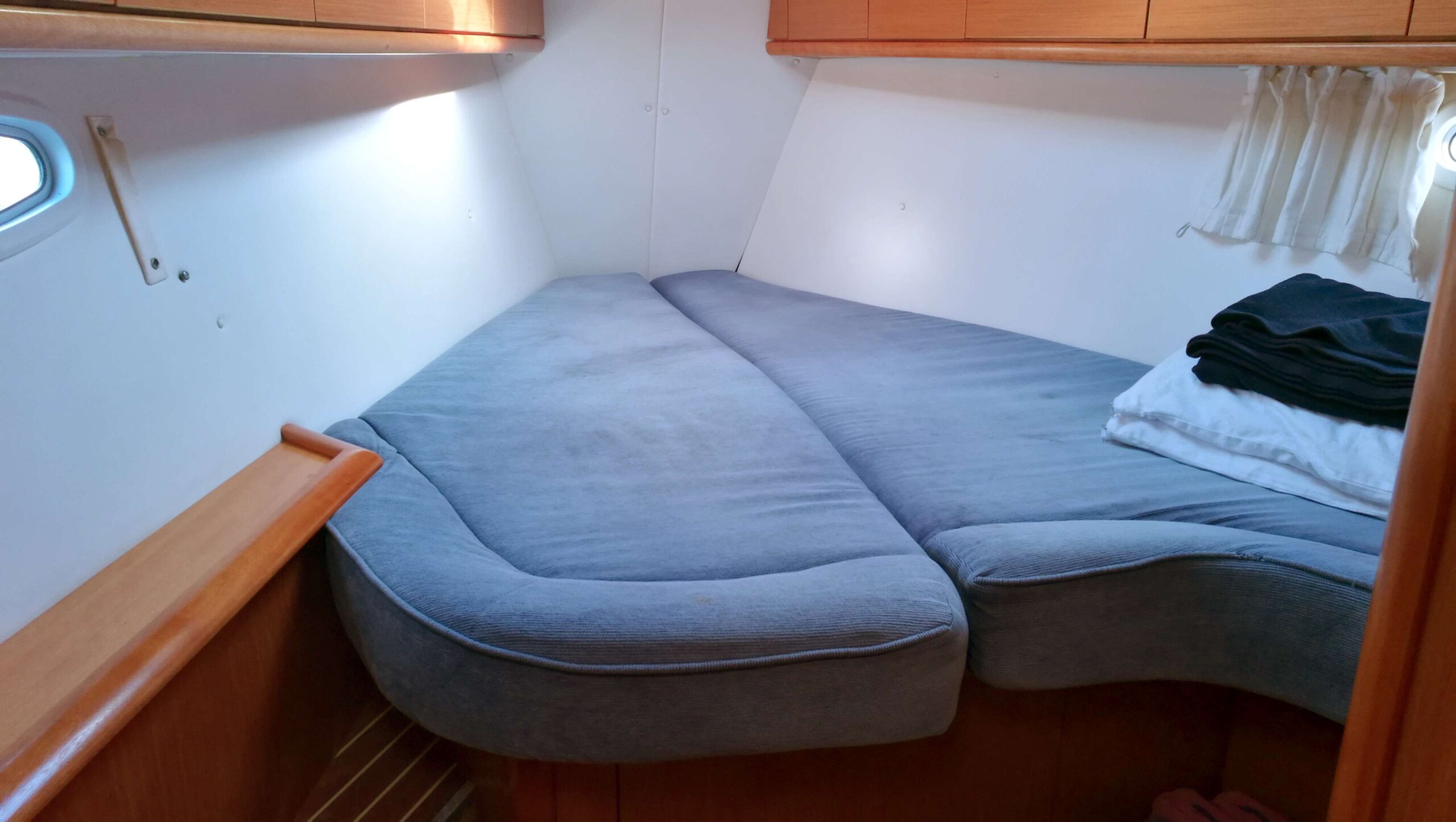 Cabina di prua Dufour 430 SanLuis Charter