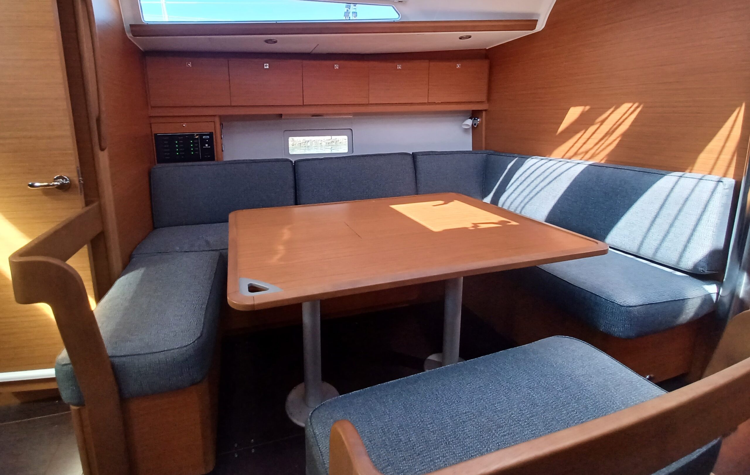 Tavolo Dinette Dufour 430 SanLuis Charter